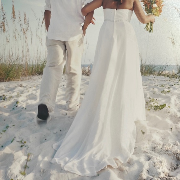 GALINA SIGNATURE From David’s Bridal Wedding Dress - Picture 4 of 16